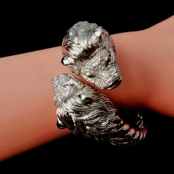 Macy’s Fine Jewelry 925 Silver Cuff Bracelet Hinged Heavy Lion Heads 70 grams - Picture 1 of 8